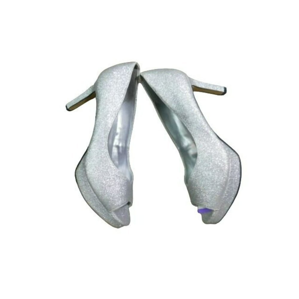 Bandolino Silver Strappy Heels